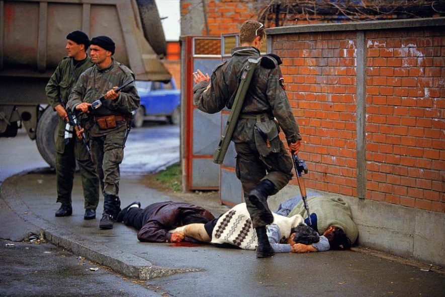 Arkan's Tigers kick and kill Muslim civilians in Bijeljina (1992) © Ron Haviv - VII