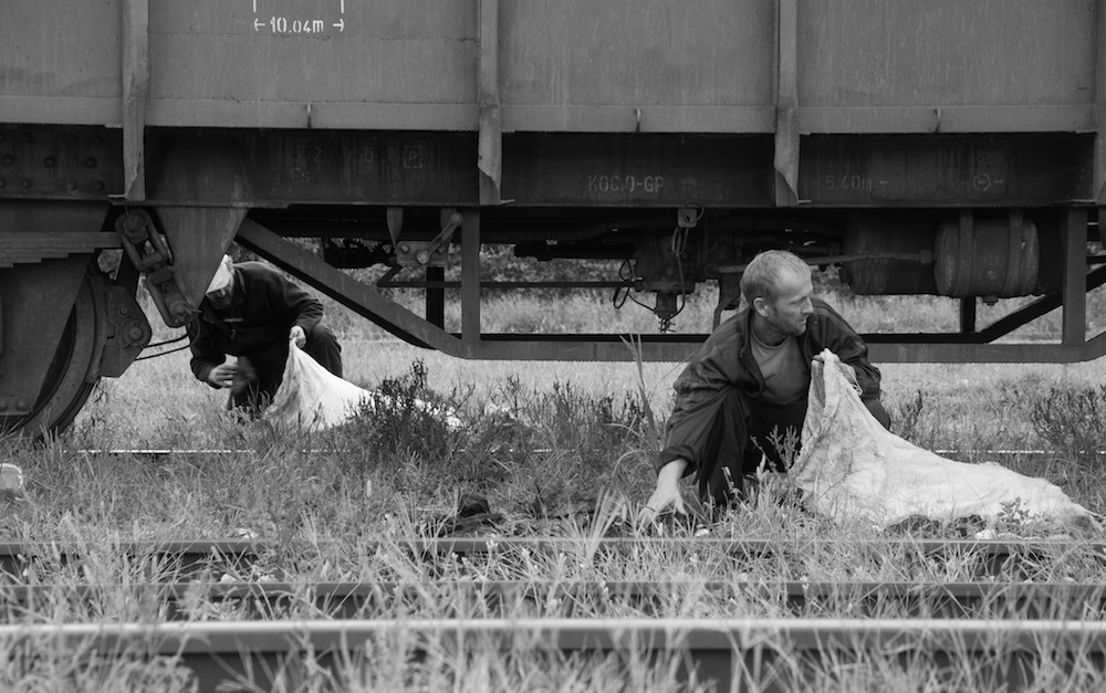 The final step in the process is to jump off the moving train and collect the coal in burlap sacks in preparation to sell it. Every day, men put their lives in jeopardy for a 50 kilogram bag of coal that is sold for just four BAM (two Euros). As long as the needs of the Roma people are ignored, this practice will persist, despite the fact that locals have witnessed a number of train-jumper fatalities.